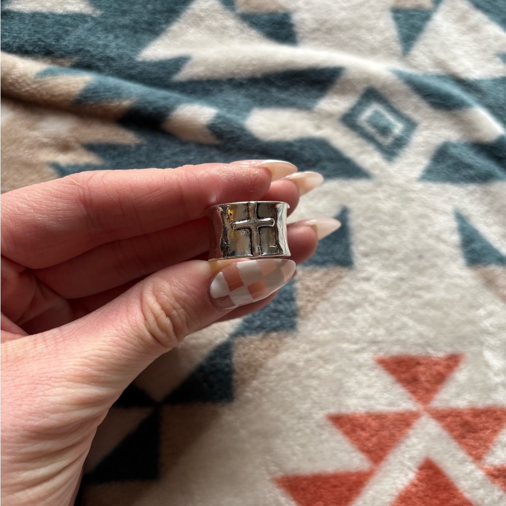 ❌SOLD DO NOT BUY❌ GORGEOUS Cross Ring
